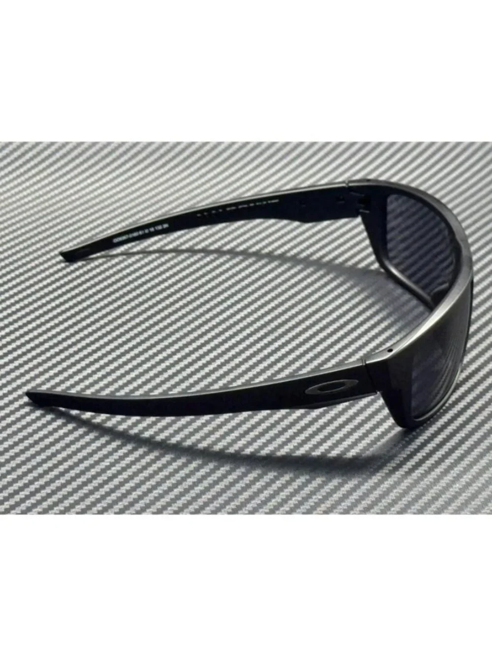 New Oakley Men  Sunglasses --
